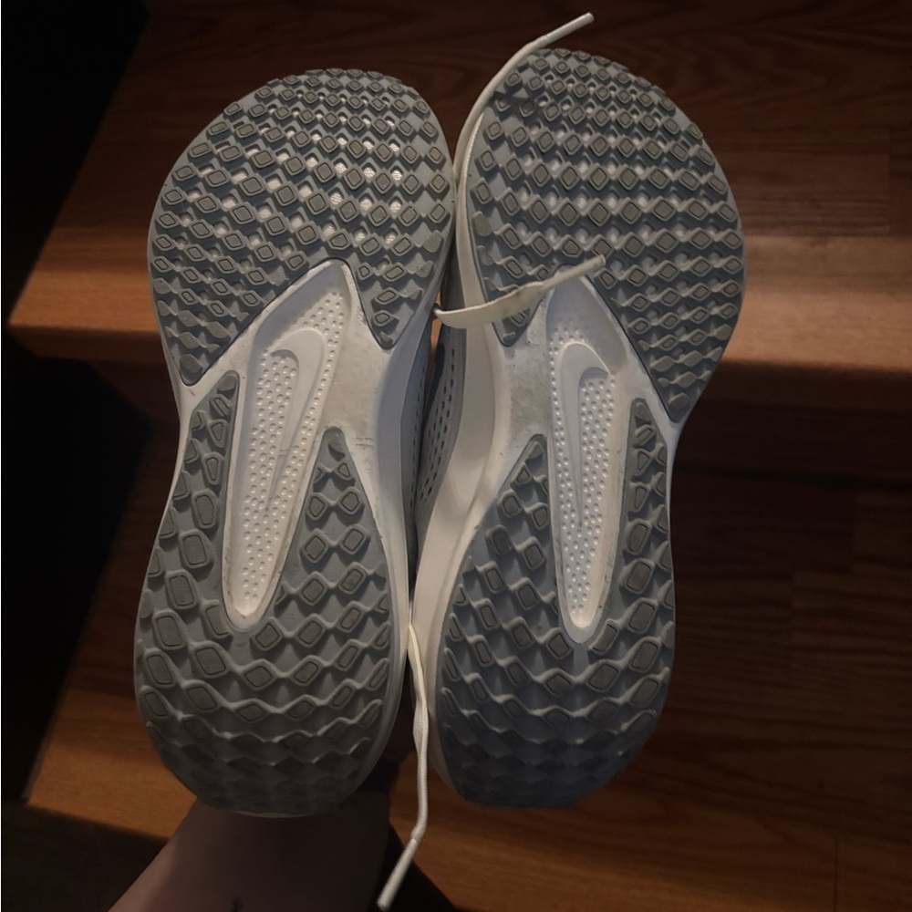 Nike women’s quest 6